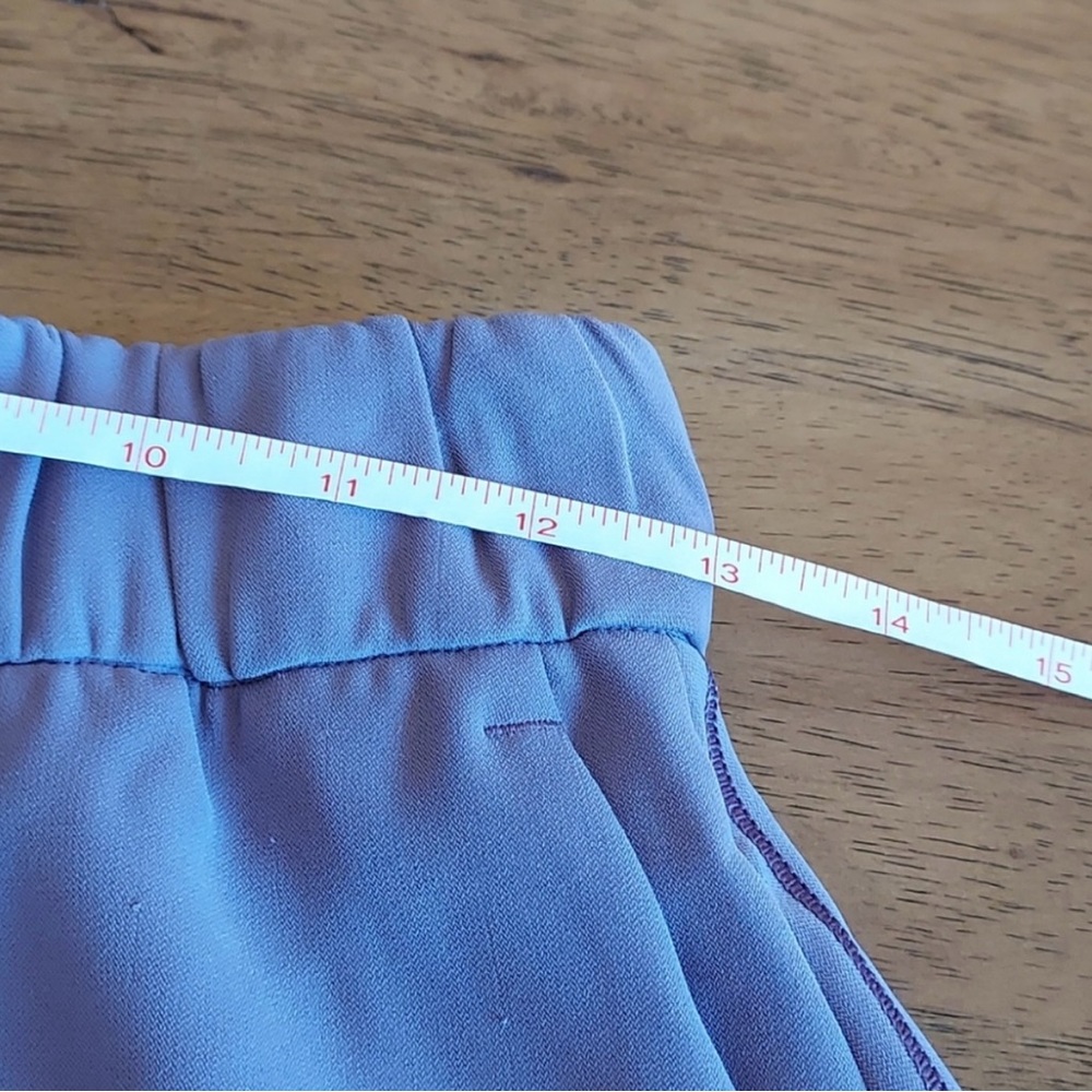 Lululemon Skirt,  Sz 6, waist 13inches